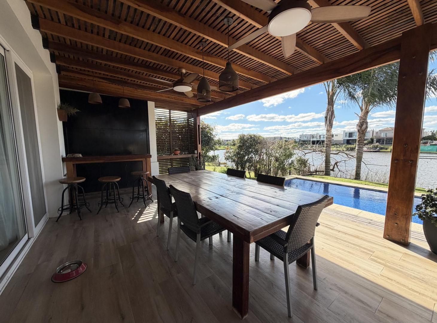 Foto de Alquiler Casa en Los Castaños 3 suites, pileta, jardín al agua., imagen 2