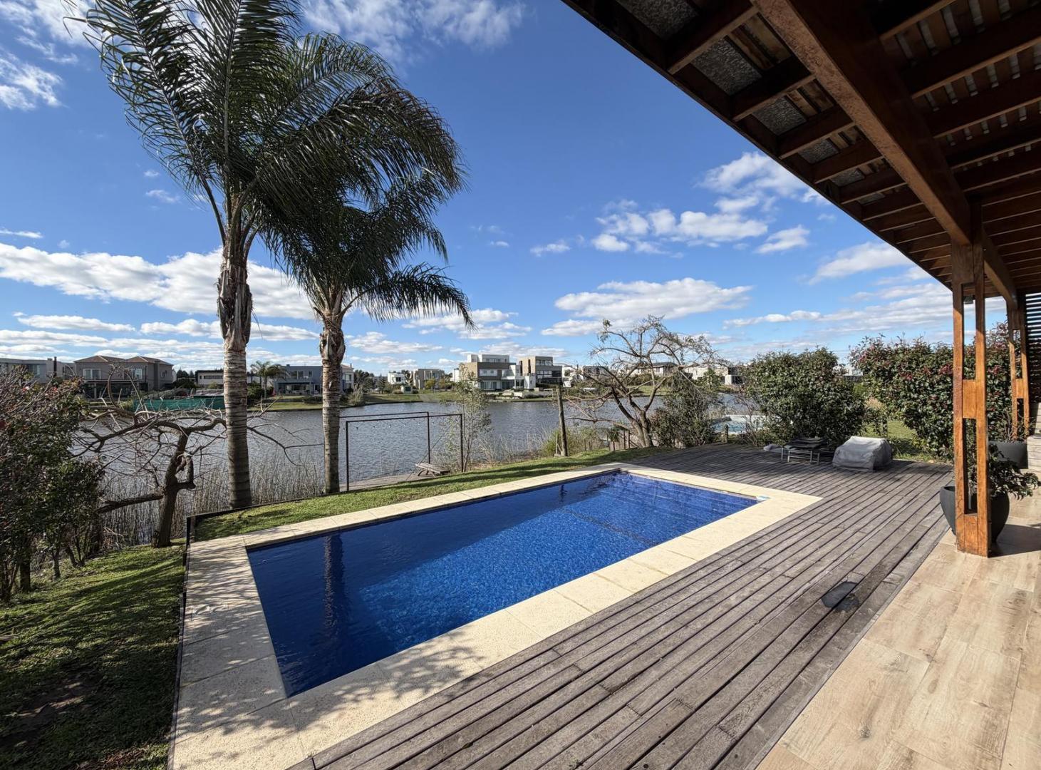 Foto de Alquiler Casa en Los Castaños 3 suites, pileta, jardín al agua., imagen 1