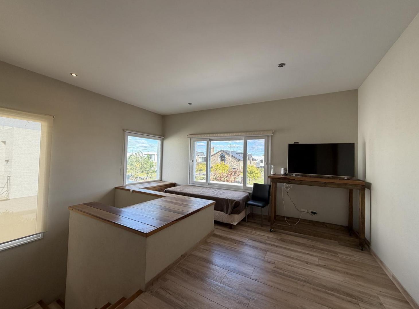 Foto de Alquiler Casa en Los Castaños 3 suites, pileta, jardín al agua., imagen 4