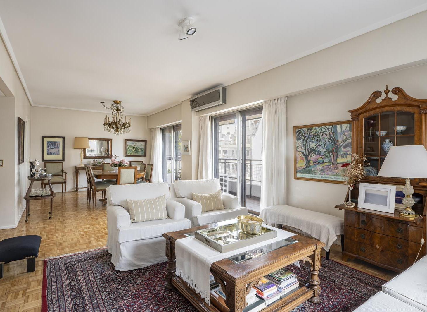 Foto de Venta Departamento 4 ambientes, 3 dormitorios con balcón, cochera y, imagen 2