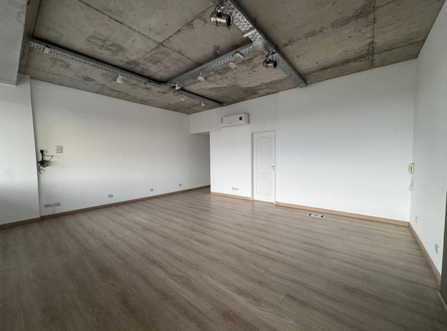 Foto de Alquiler Oficina con cochera Centro Comercial Nordelta, imagen 1