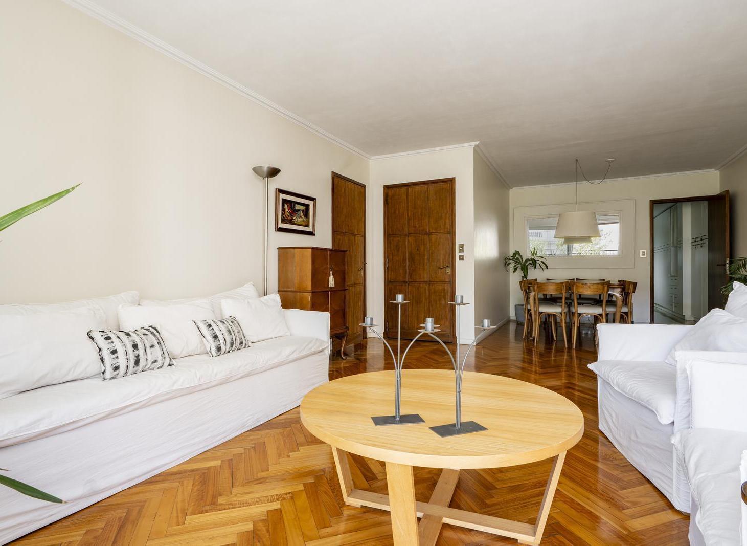 Foto de Departamento 4 ambientes, en venta. Piso alto, balcón corrido y cochera, imagen 2