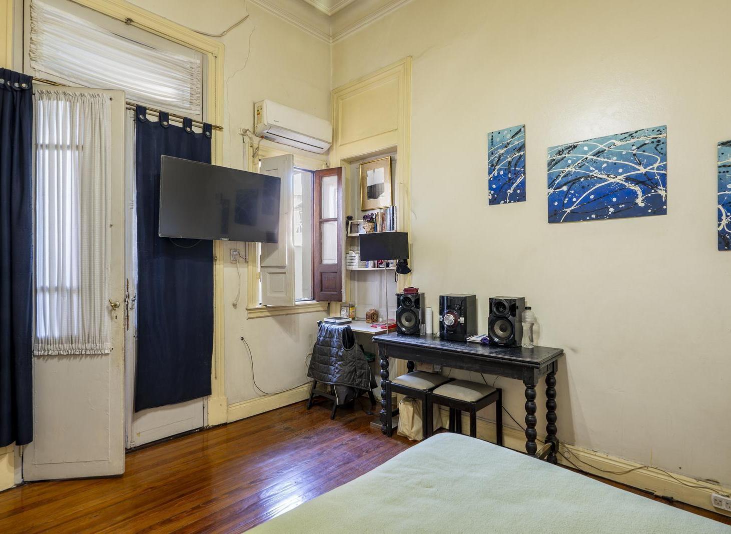 Foto de PH en venta 4 dormitorios y terraza propia en Parque Chacabuco, imagen 2