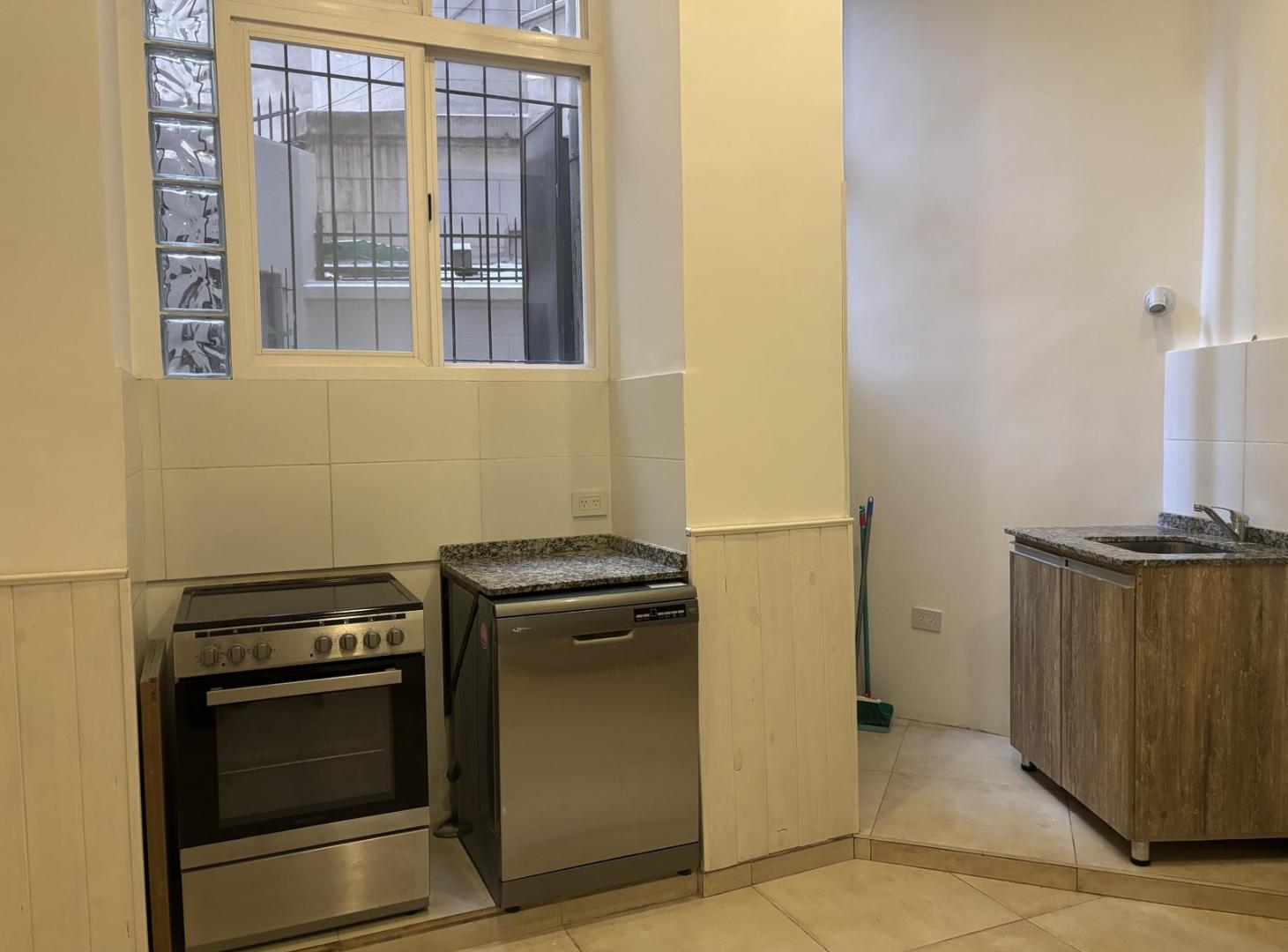 Foto de Alquiler Departamento apto profesional / Oficina PB 7 ambientes - en, imagen 2