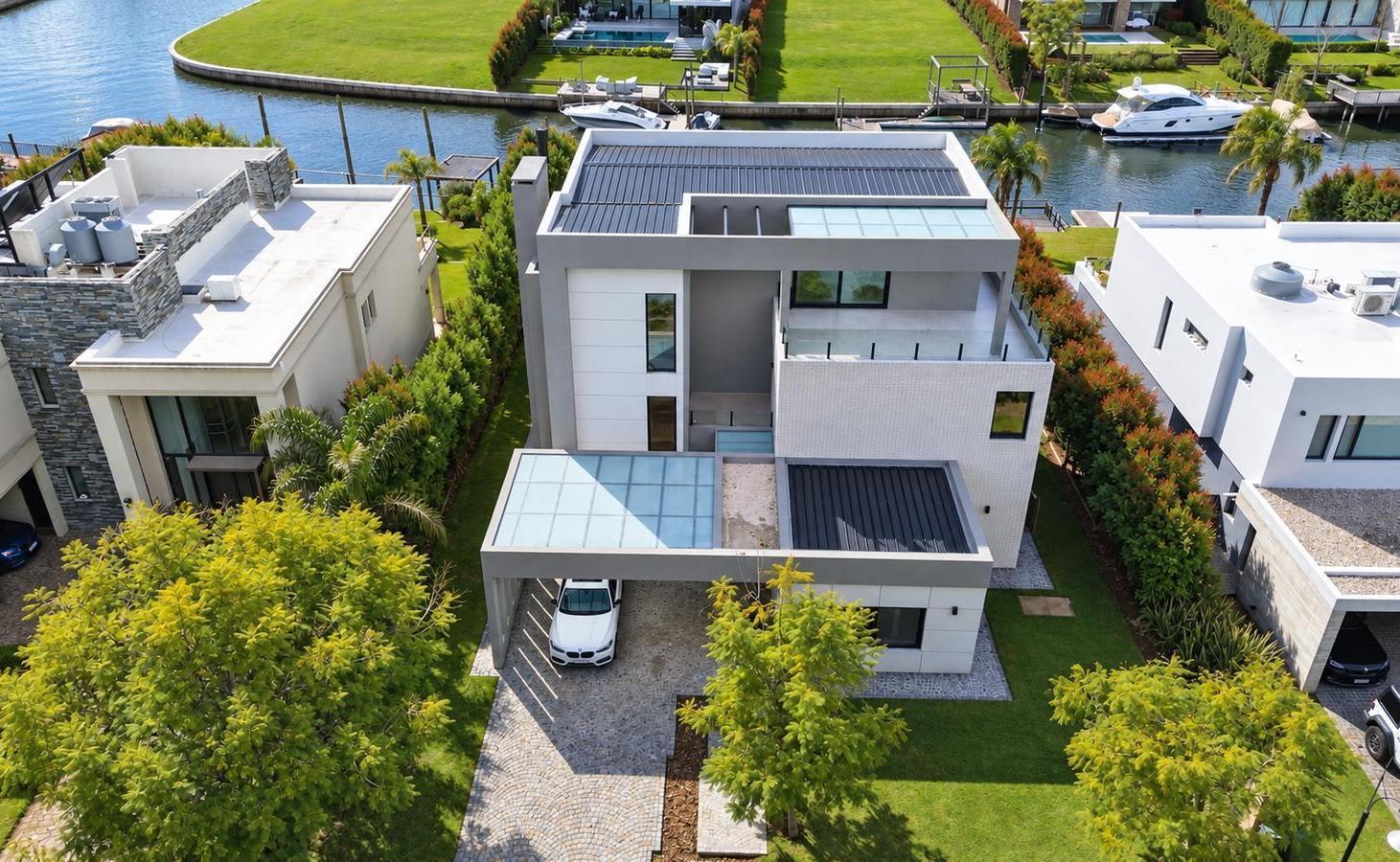 Foto de Venta casa en El Yacht con 9 ambientes, 4 dormitorios, Ascensor y 2, imagen 2