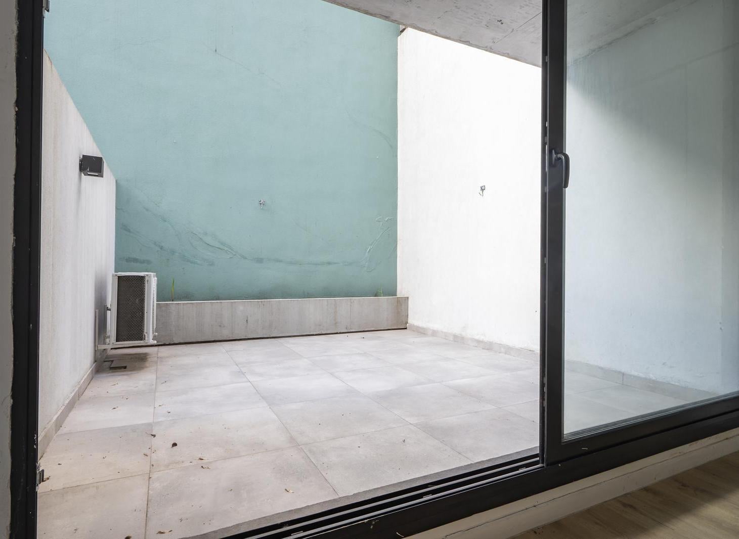 Foto de Venta Departamento monoambiente con patio en Complejo WH - Coghlan, imagen 5
