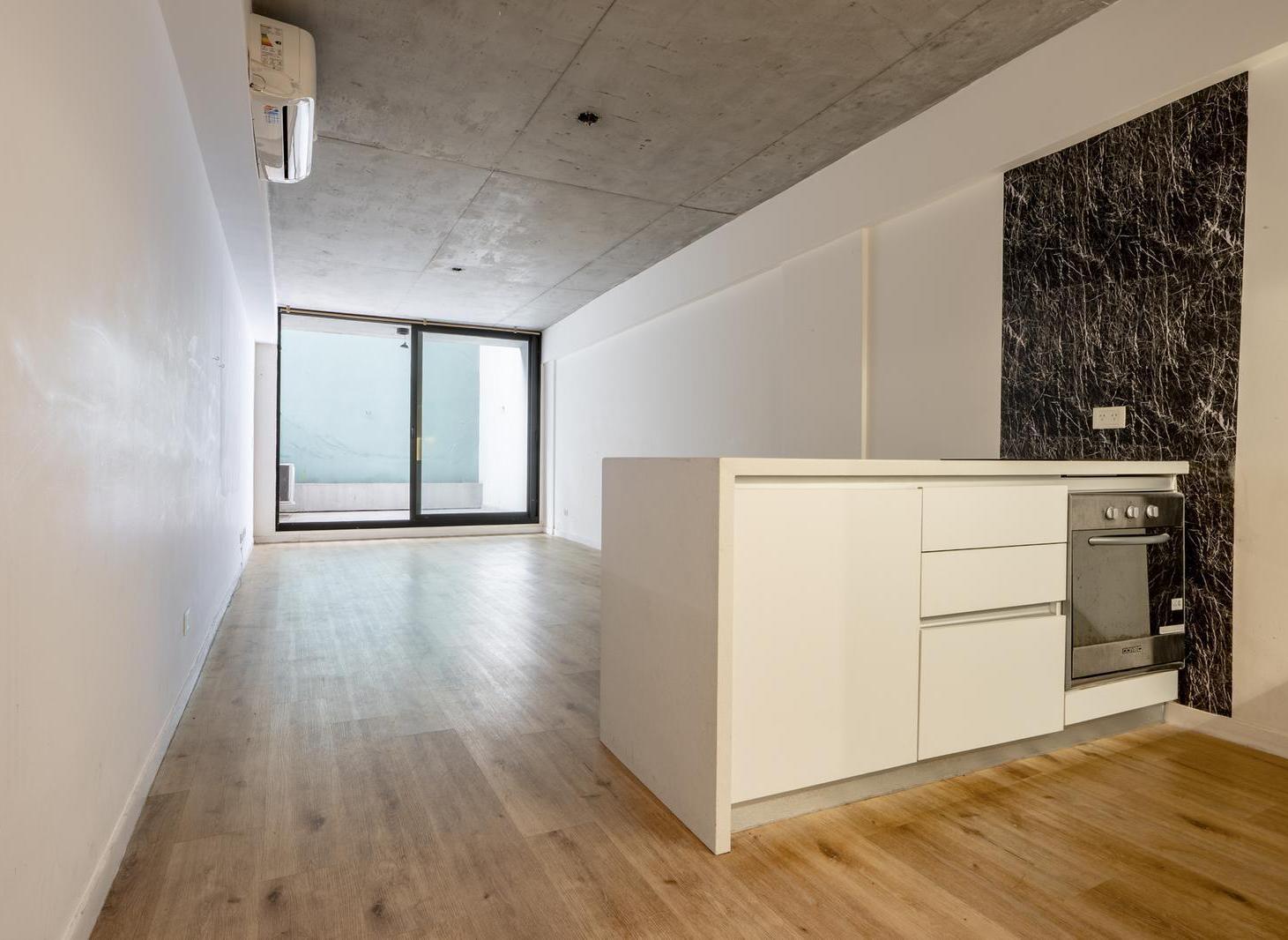 Foto de Venta Departamento monoambiente con patio en Complejo WH - Coghlan, imagen 4
