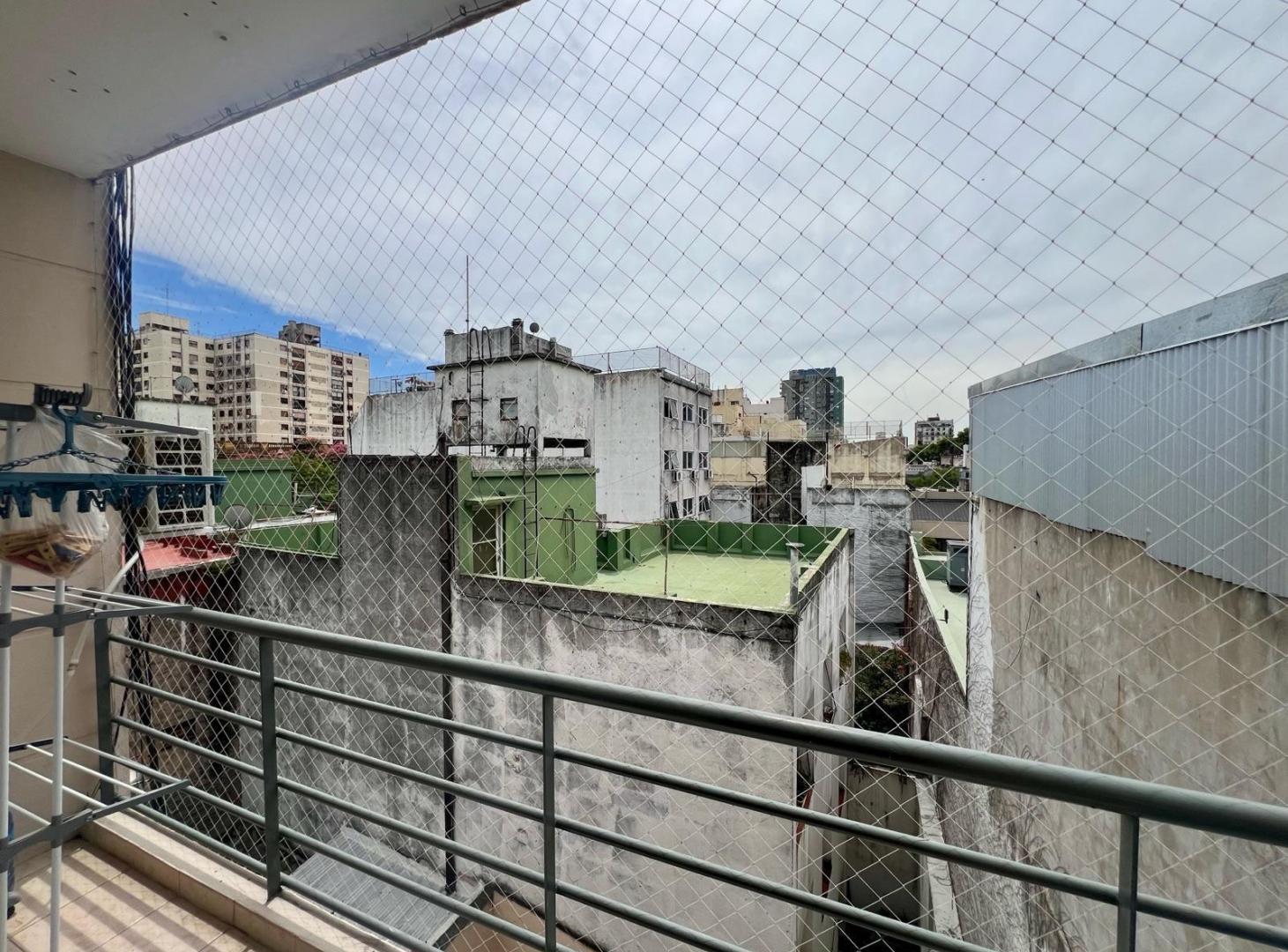 Foto de Venta Departamento 2 ambientes con balcón en Balvanera, imagen 1