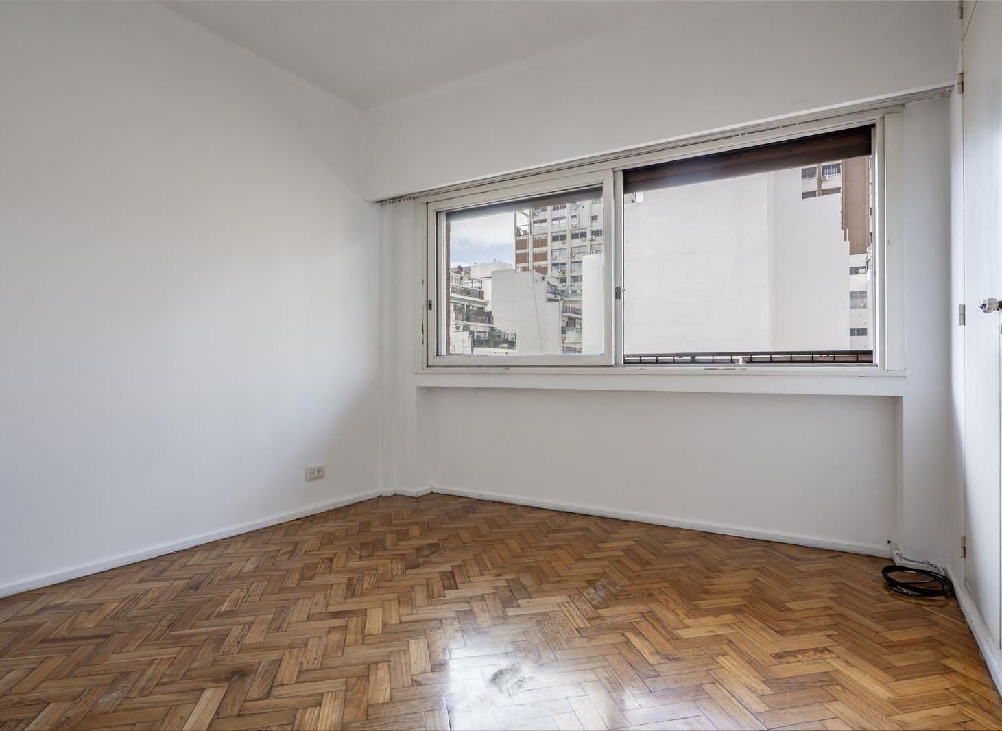 Foto de Venta Departamento 2 ambientes al frente, piso alto, balcón corrido y, imagen 2