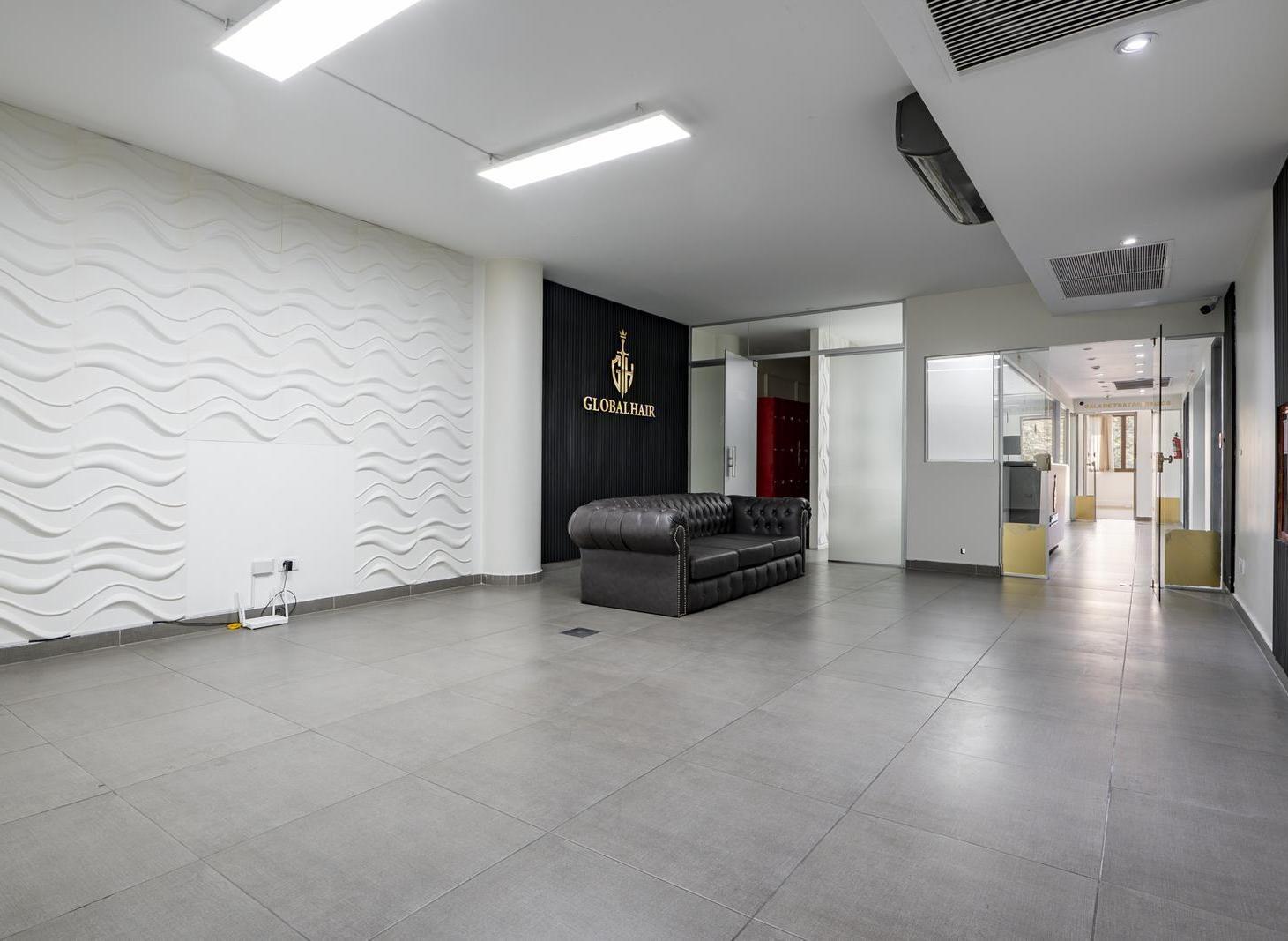 Foto de Venta Oficina 8 ambientes, 6 despachos, 4 baños, con vista a Plaza, imagen 3