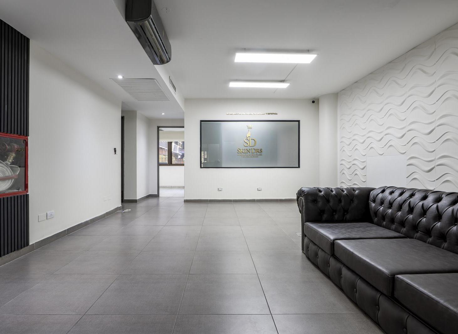 Foto de Venta Oficina 8 ambientes, 6 despachos, 4 baños, con vista a Plaza, imagen 5
