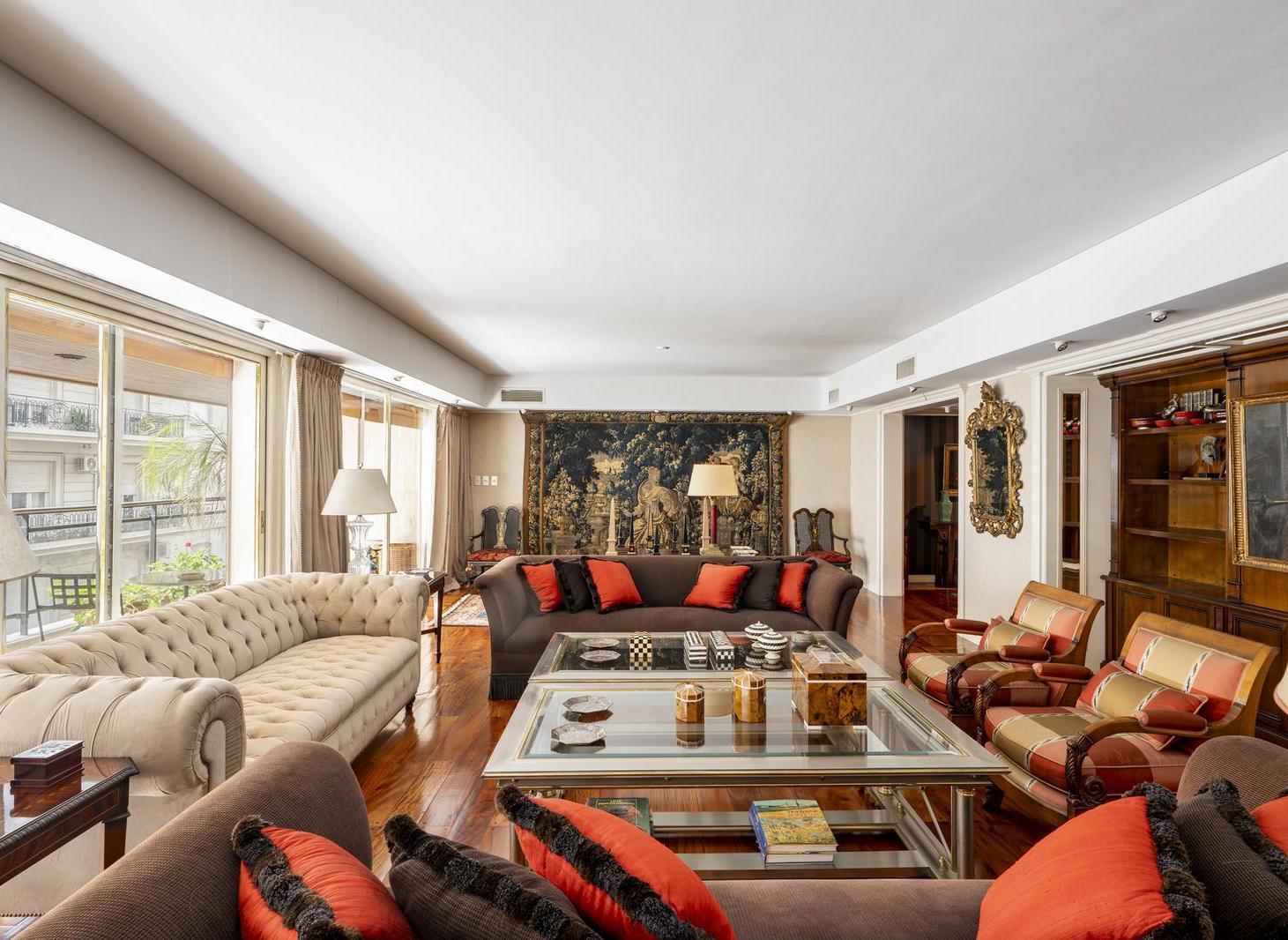Foto de Venta Departamento de categoría en Recoleta. Piso luminoso de 7, imagen 1