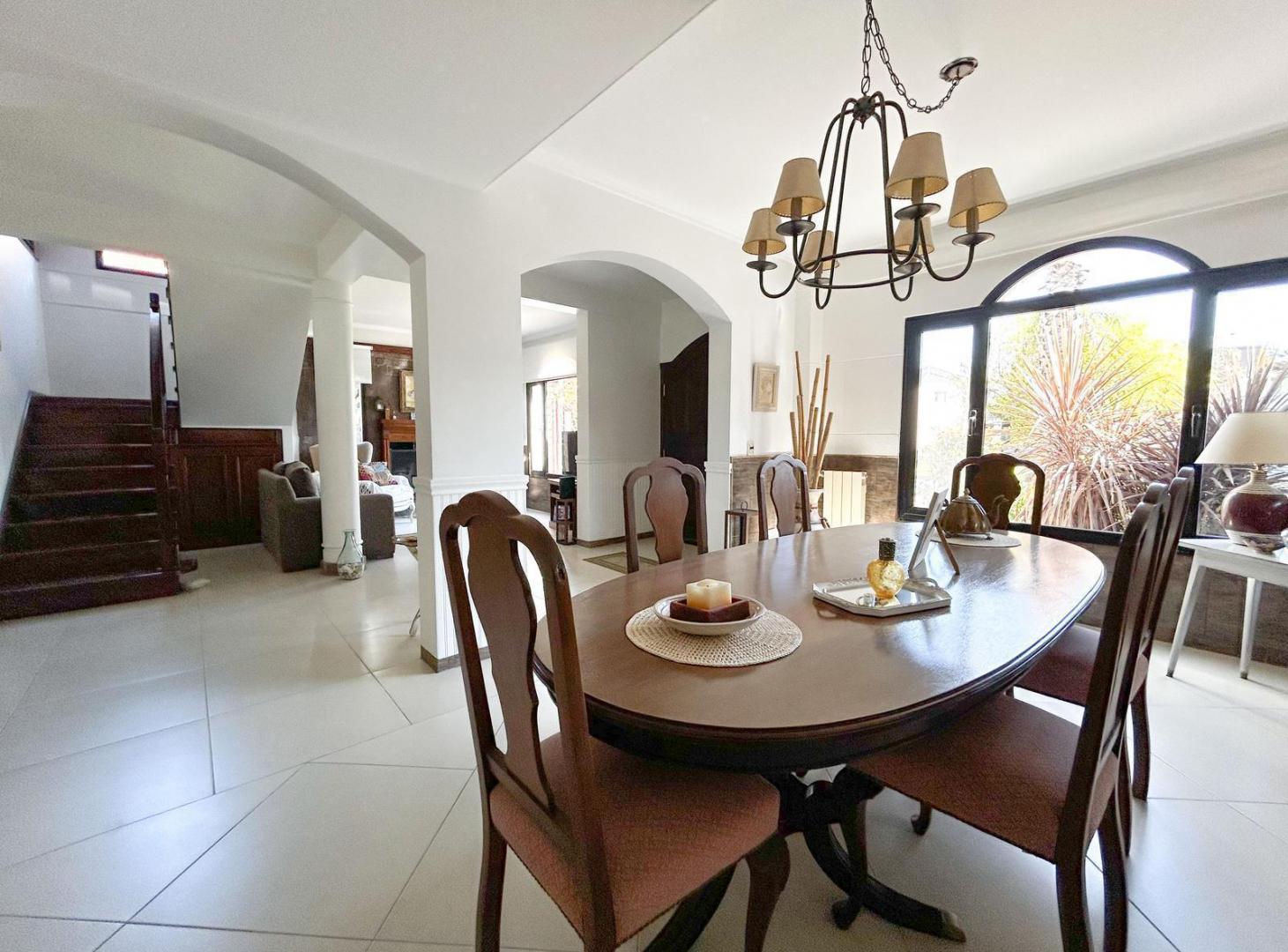 Foto de Casa en venta, 5 ambientes, jardín y pileta, en Rincón de la Costa, imagen 3
