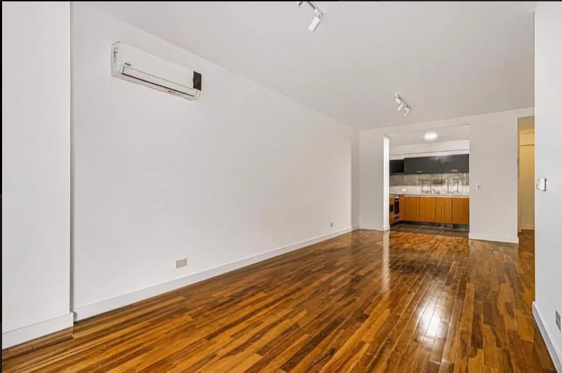 Foto de Alquiler Departamento de 3 ambientes, toilette, balcón corrido al, imagen 4