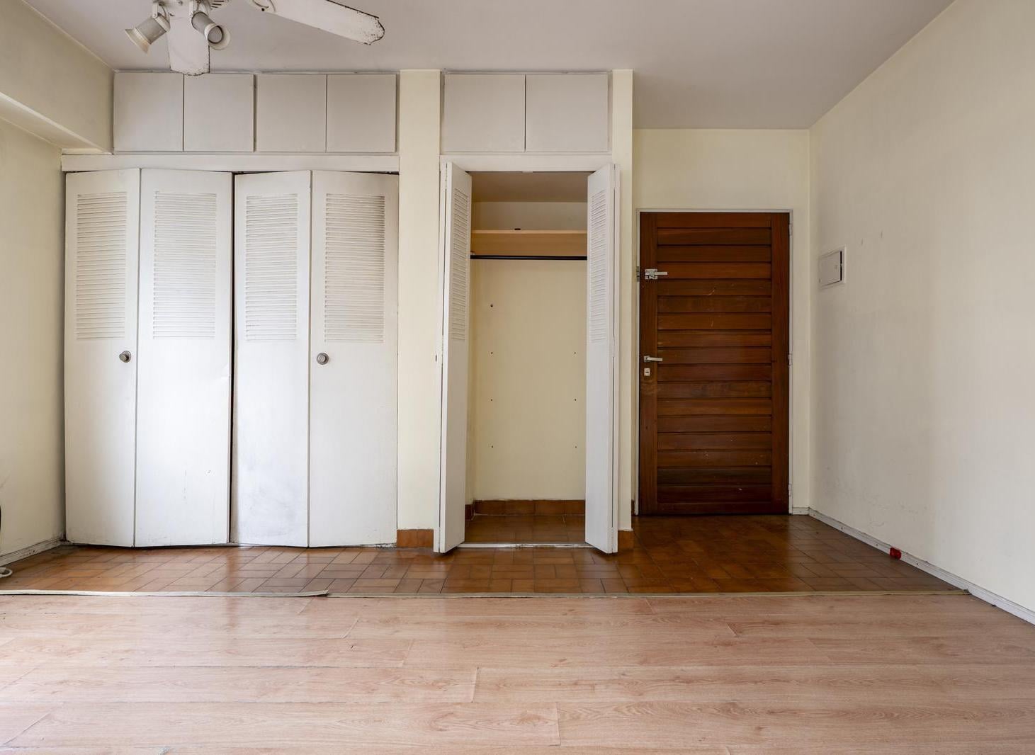 Foto de Venta Luminoso 2 ambientes en torre, Vigilancia 24 hs, Apto profesional, imagen 5