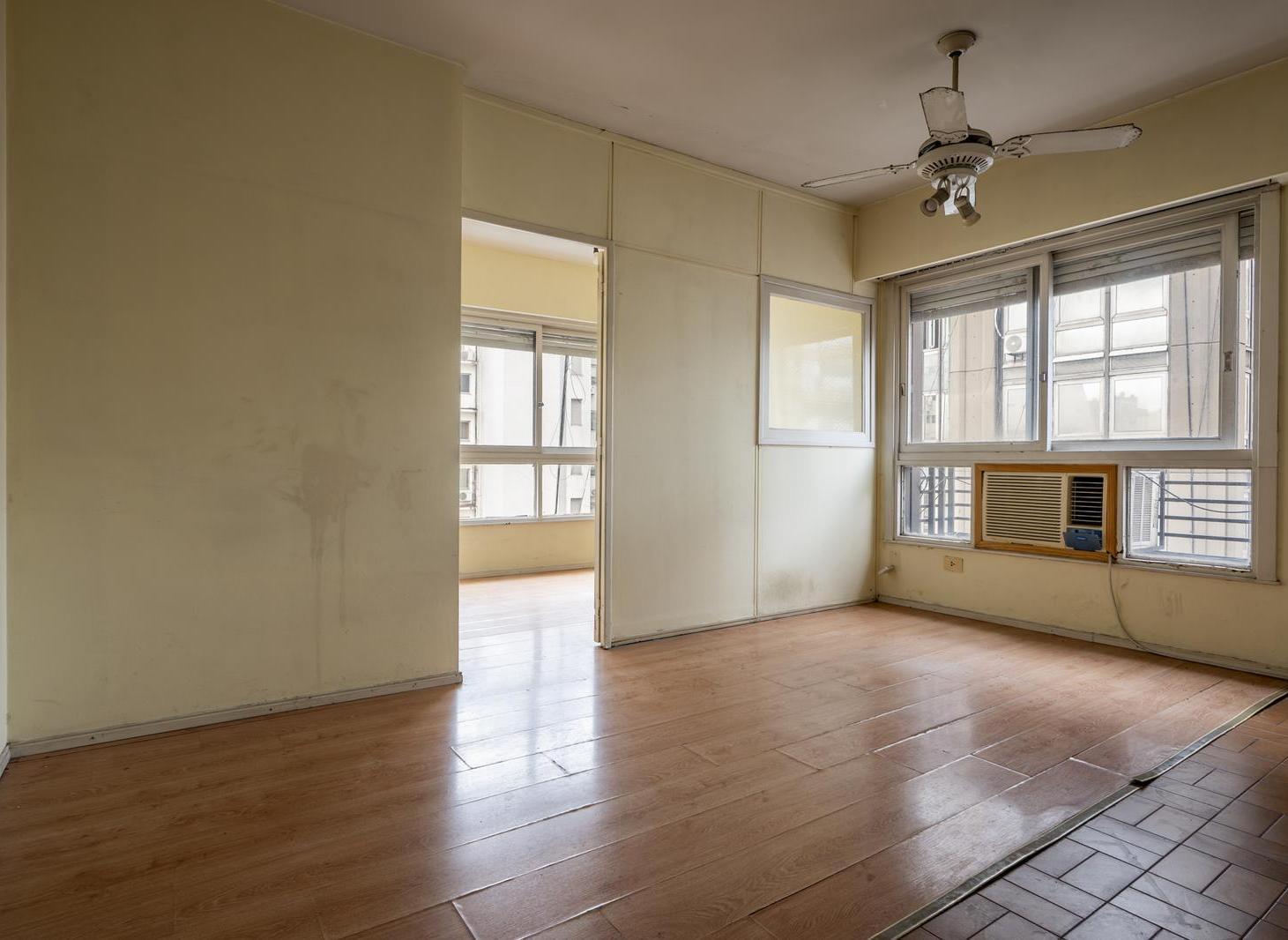 Foto de Venta Luminoso 2 ambientes en torre, Vigilancia 24 hs, Apto profesional, imagen 2