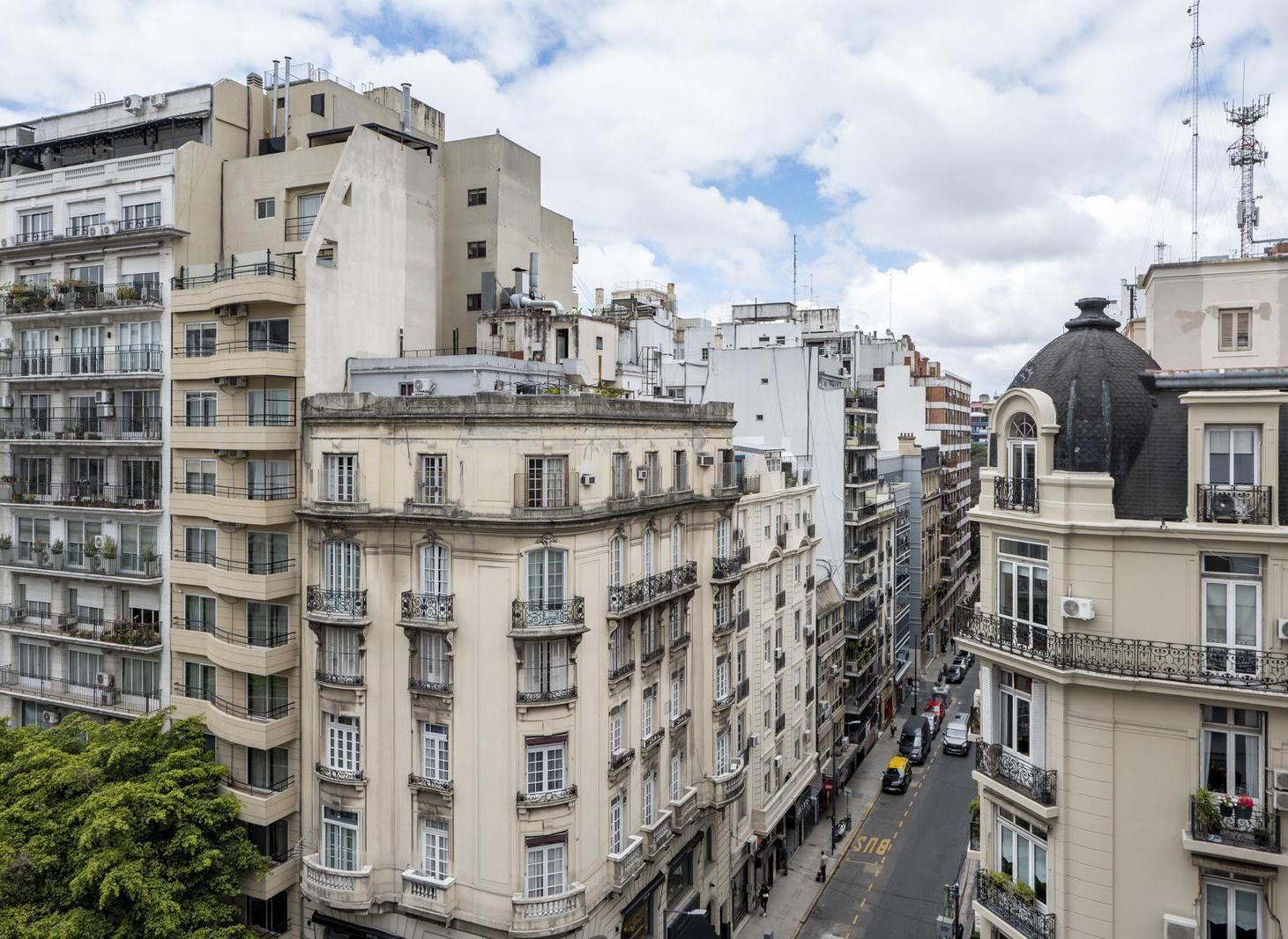 Foto de Venta Departamento de 9 ambientes, 5 dormitorios, terraza propia en, imagen 2