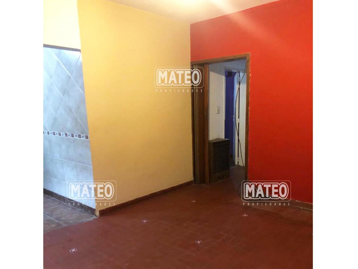 Departamento Al Frente en Condominio Céntrico, Moreno. 2