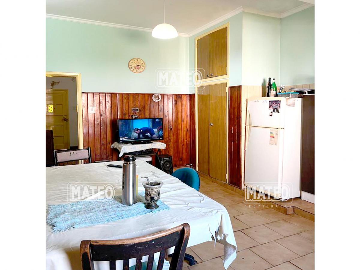 Vivienda con Local en Ubicación Estratégica Para Uso Comercial 2