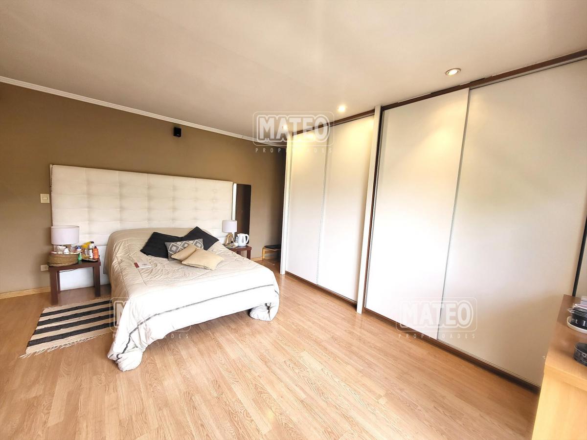 Venta de Casa Minimalista. 7 Ambientes. 3