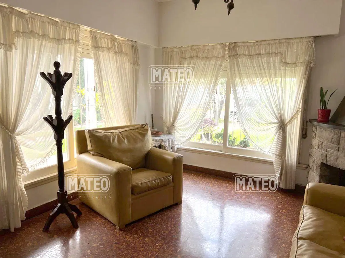 DESTACADO CHALET EN ZONA RESIDENCIAL 5