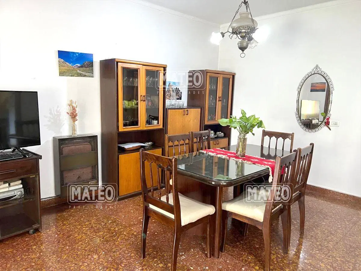 DESTACADO CHALET EN ZONA RESIDENCIAL 2