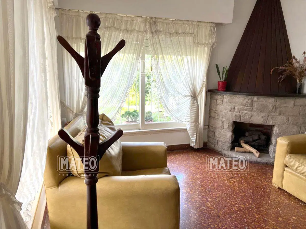 DESTACADO CHALET EN ZONA RESIDENCIAL 3