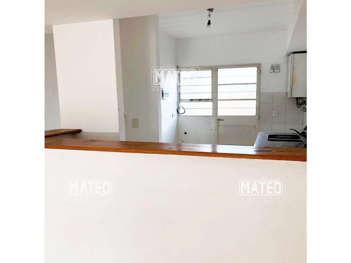 Condominio EL HOGAR OBRERO - Dos ambientes, jardín y cochera. 2