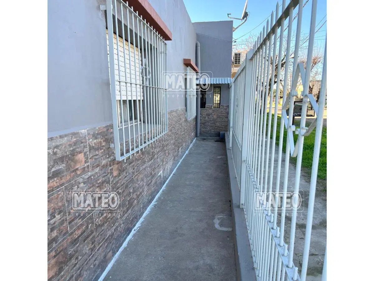 Alquiler. Departamento tipo casa. Amplias comodidades. 2