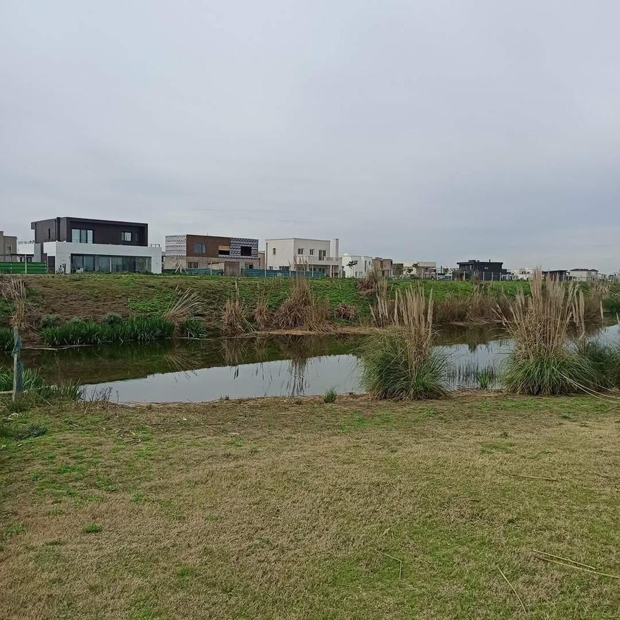 Foto de VENTA ESCOBAR EL CANTON B° GOLF EXCELENTE LOTE AL AGUA, imagen 2