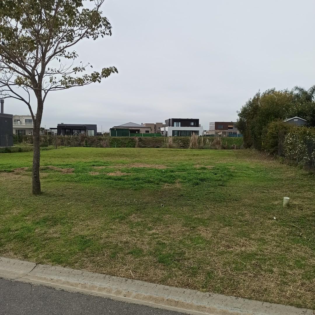 Foto de VENTA ESCOBAR EL CANTON B° GOLF EXCELENTE LOTE AL AGUA, imagen 3