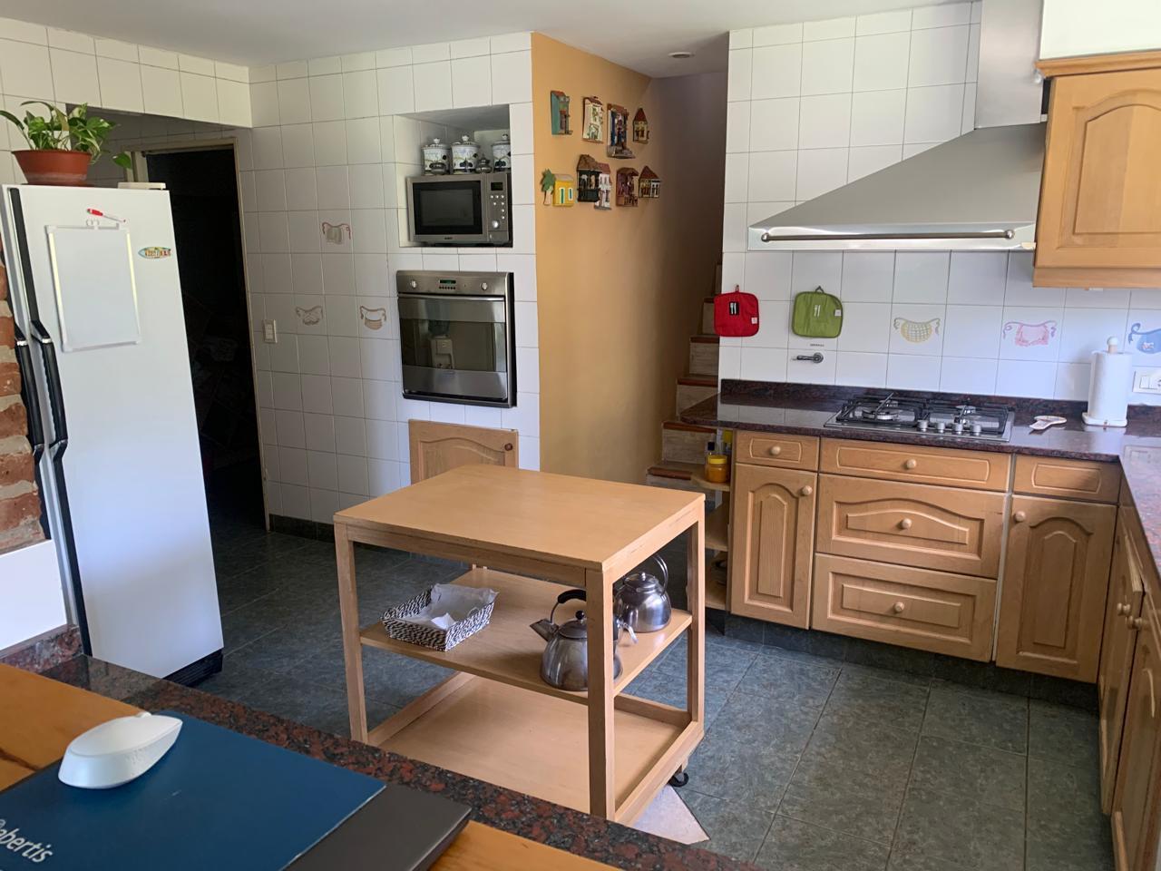 Foto de Venta casa tres plantas impecable estado en Barrio Cerrado La Colina, imagen 3