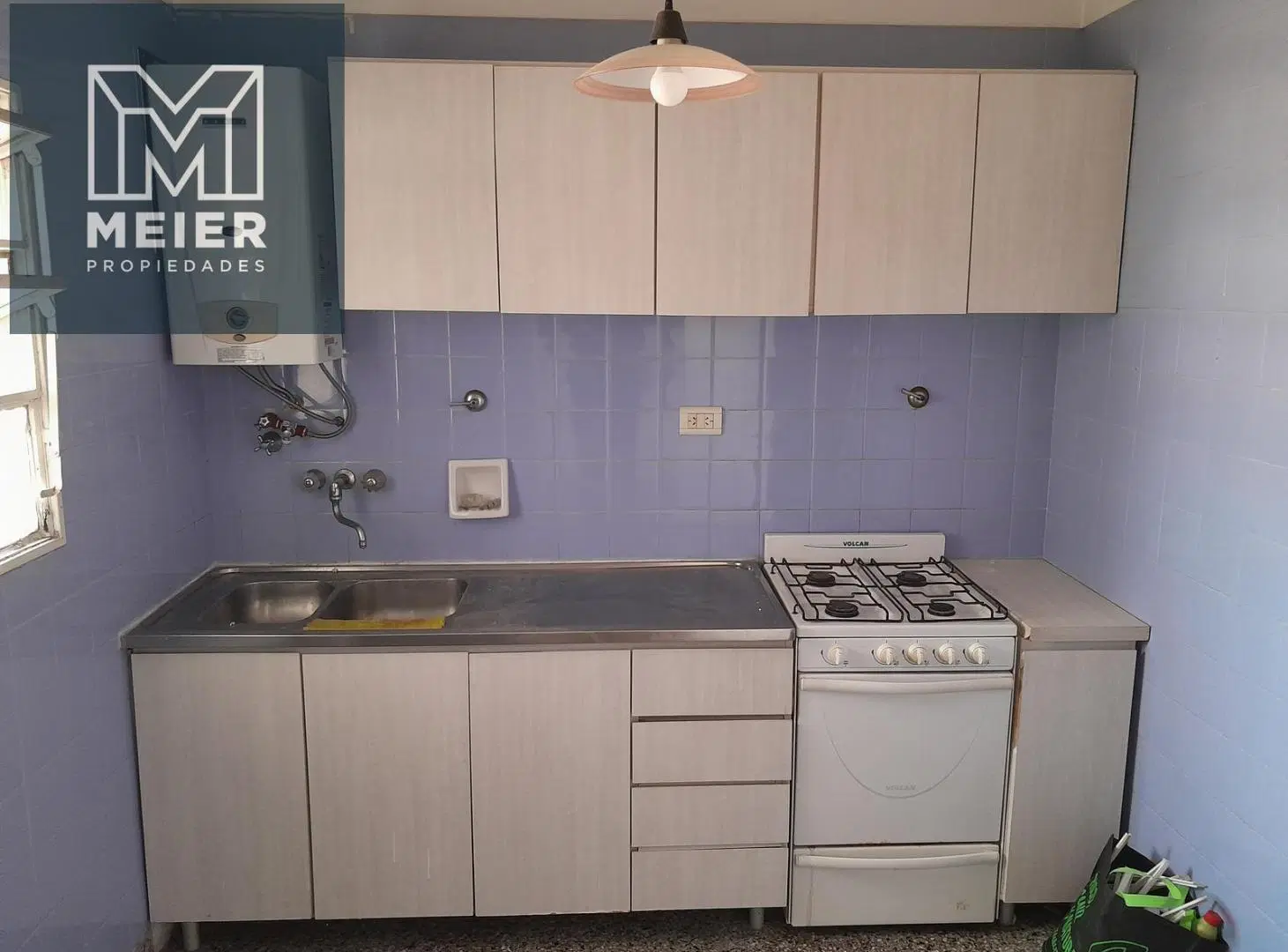 Departamento dos ambientes en alquiler sobre Av. Maipú 3