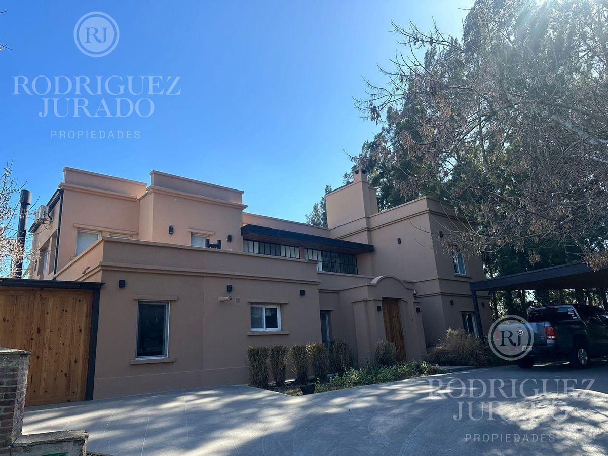 Excelente Casa En Alquiler Al Rio En Santa Catalina