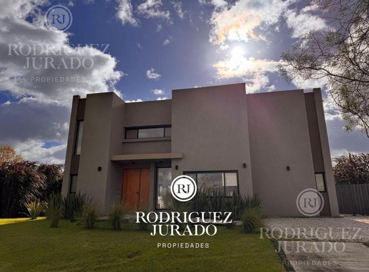 Casa A La Laguna En Venta O Alquiler En El Canton 1