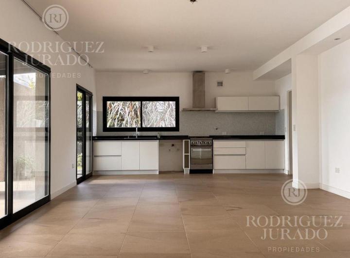 Casa A La Laguna En Venta O Alquiler En El Canton 4
