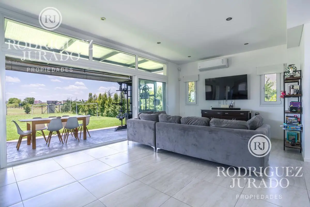 Casa en venta al golf Haras Santa Maria Escobar 3