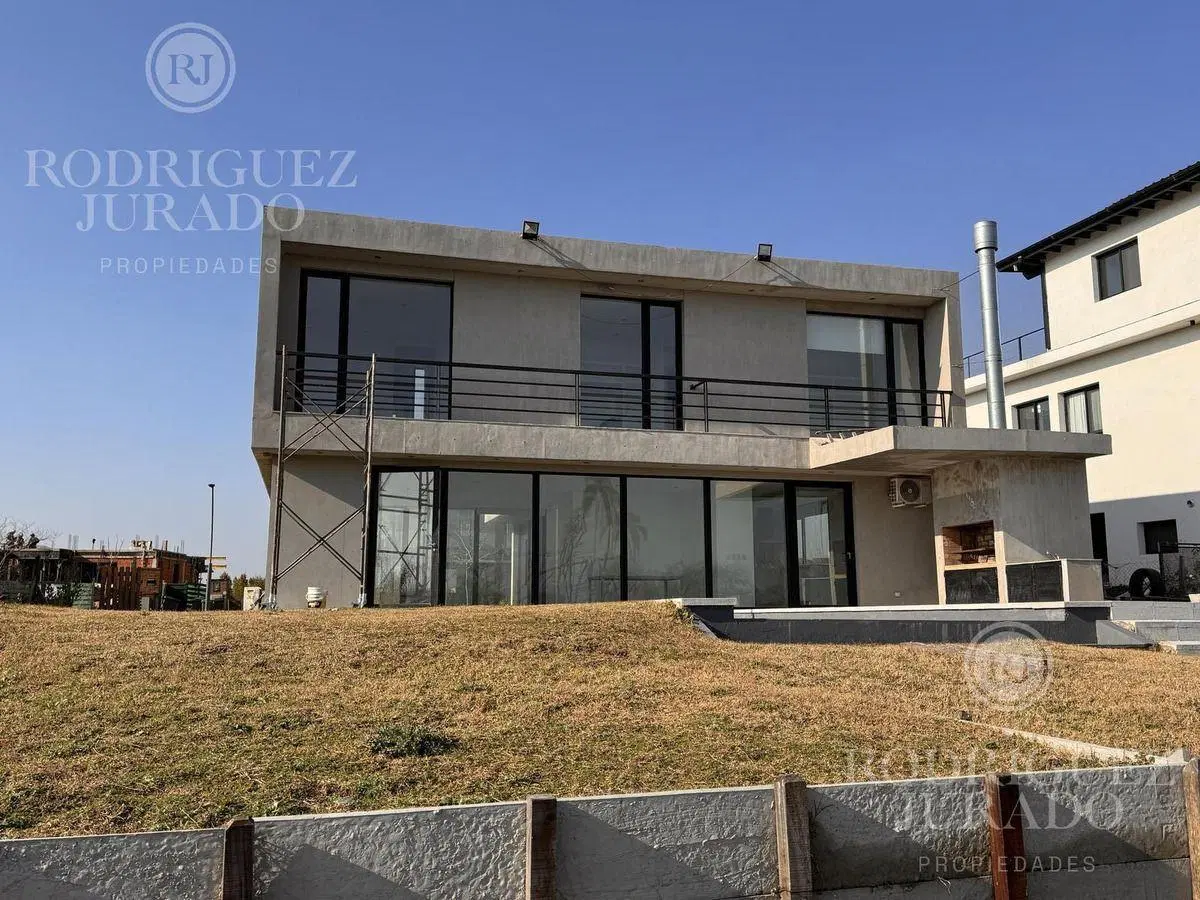 Casa En alquiler anual a La Laguna Acacias - Puertos 2