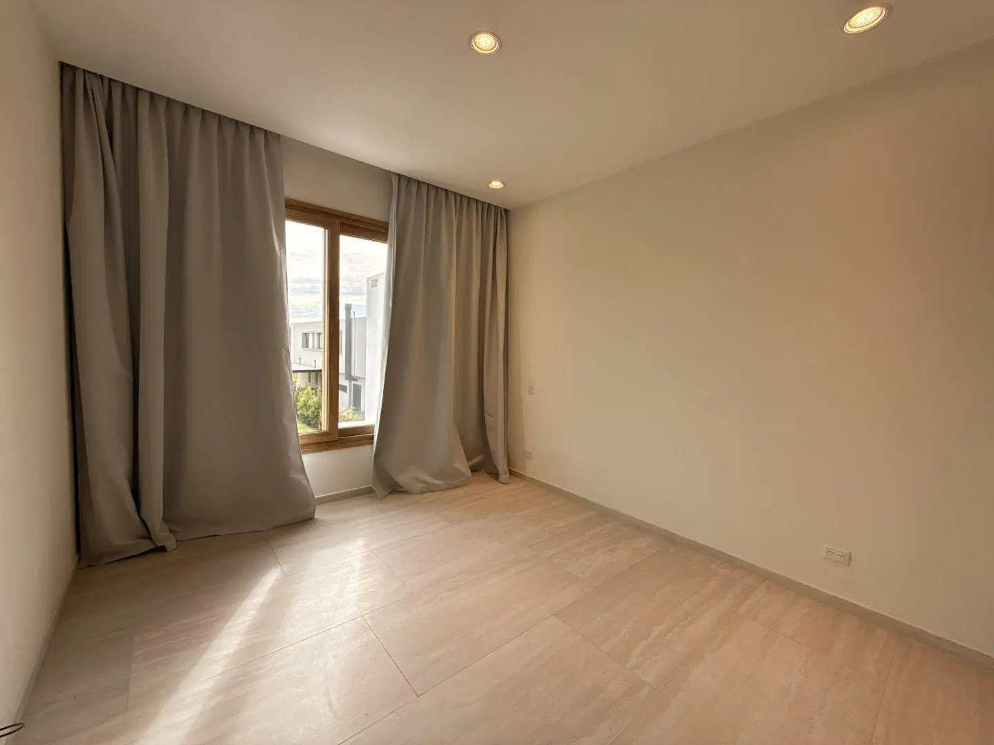 En venta - casa de diseño Carpinchos a estrenar - 4 dormitorios 5