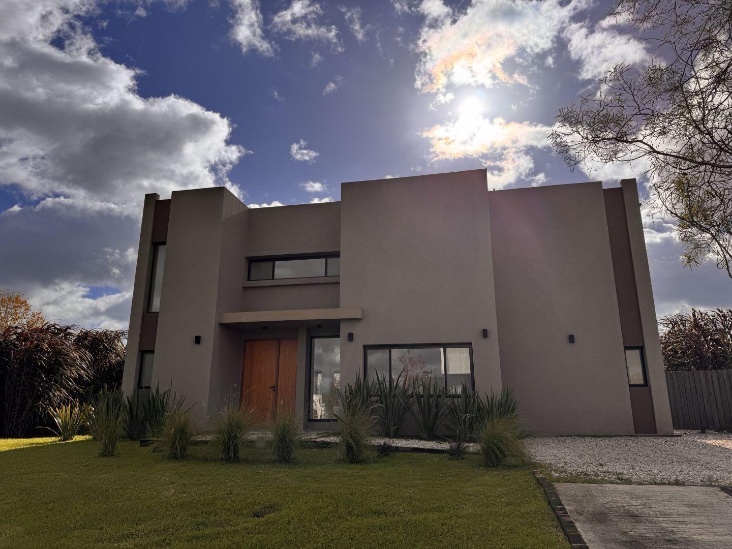 Foto de Casa en alquiler permanente a la laguna El Canton Escobar, imagen 3