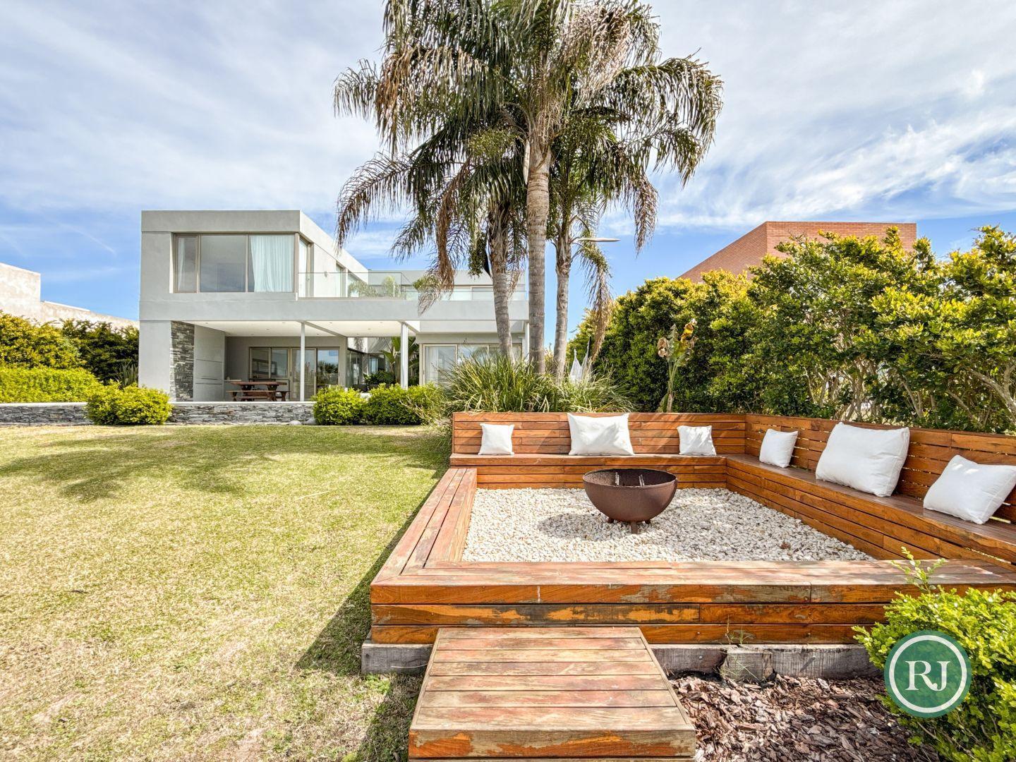 Foto de Casa en venta a la laguna EL CANTON Imperdible!, imagen 2