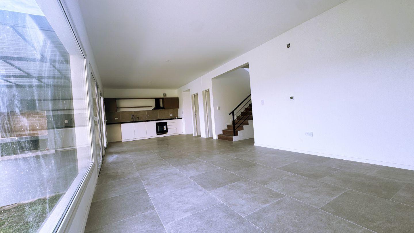 Foto de Casa con Pileta en dos planta - San Pablo - Pilar, imagen 2