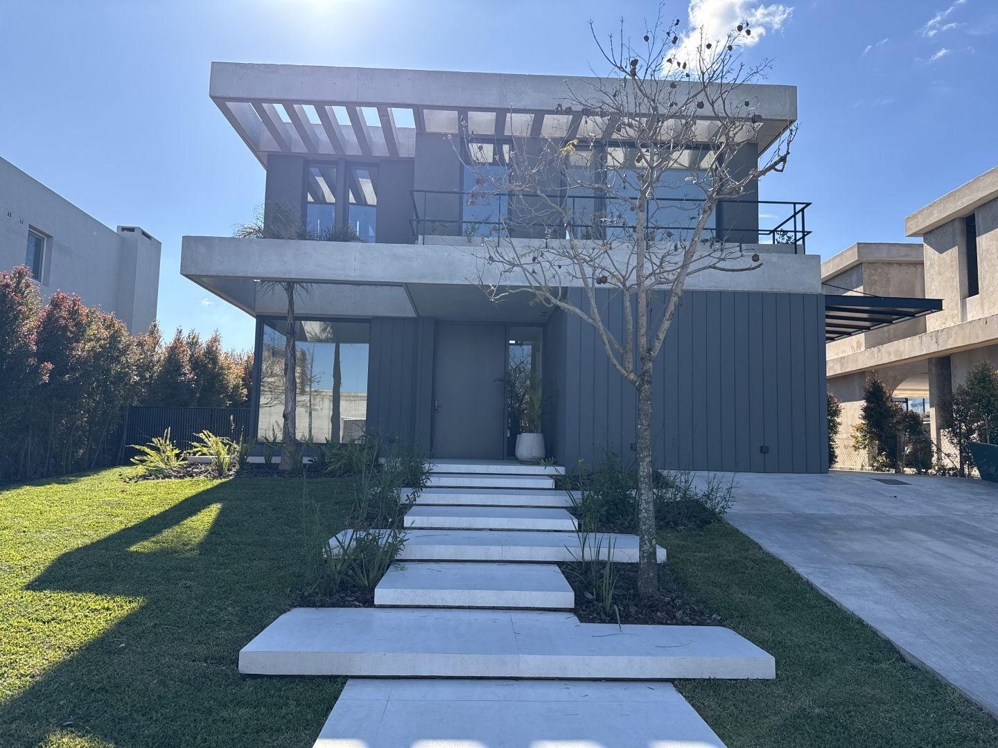 Foto de Casa a estrenar en venta - 3 dormitorios - Castaños, imagen 1