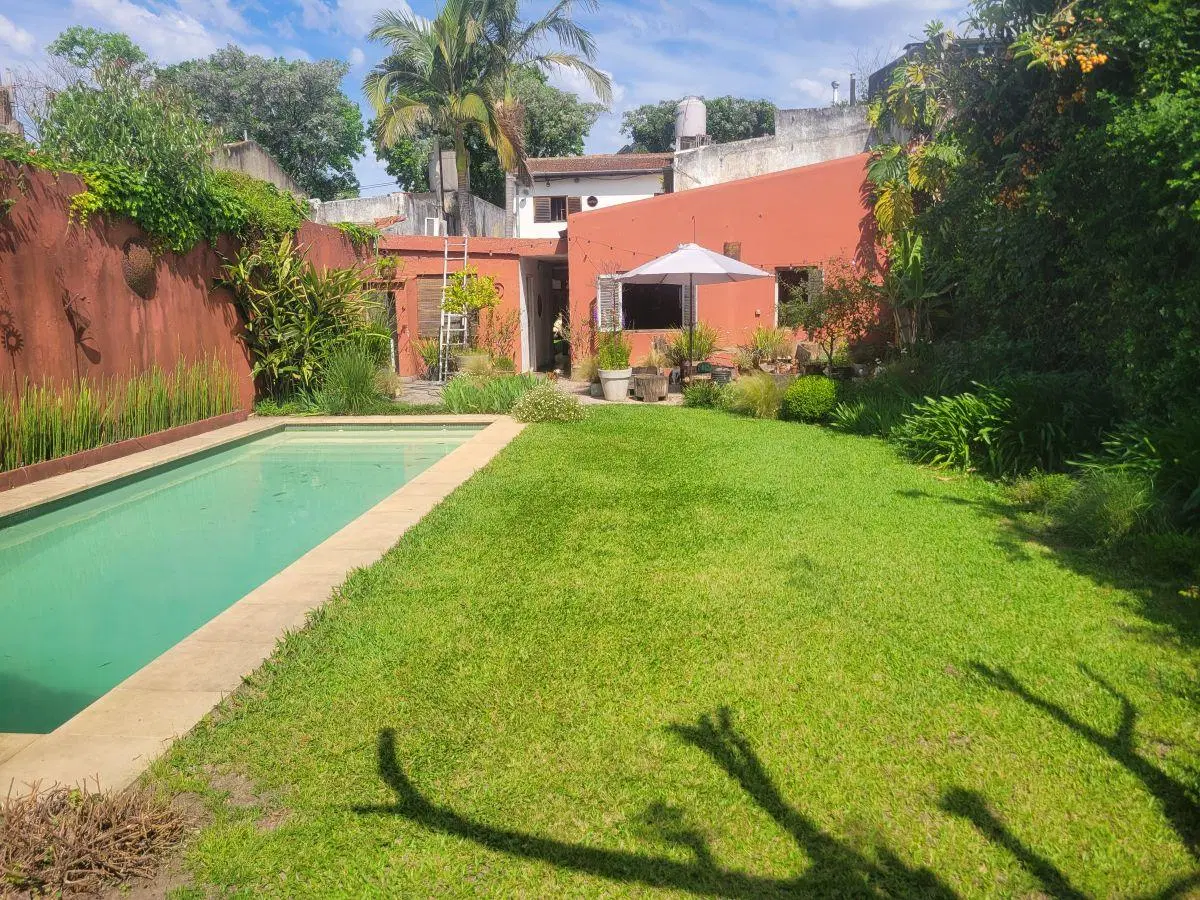 casa de estilo colonial, reciclada en parte! ideal proyecto!!! 2