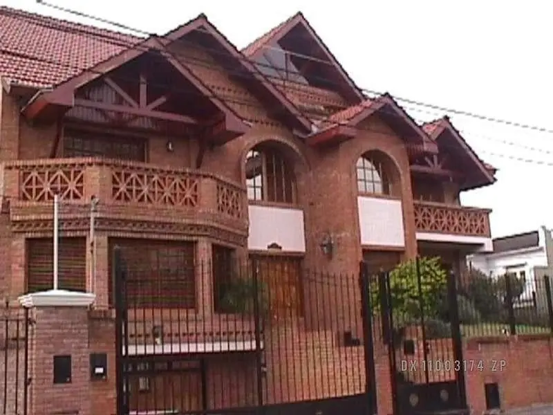 Casa de Categoría en Alquiler en Vicente López | 4 Dormitorios | Jardín, Pileta y Quincho USD 5.500 2