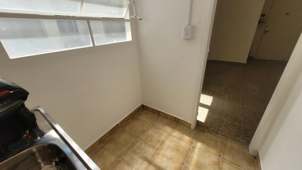 Monoambiente Muy Luminoso con Cocina Independiente. Aire Acond. Exc. Ubicación 1