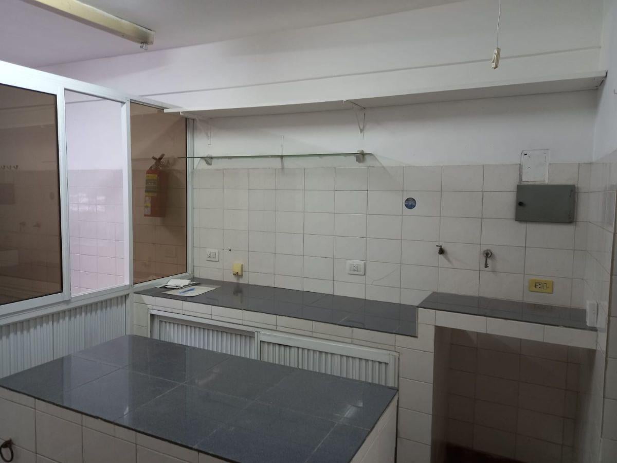 Foto de Local comercial de 24 m2 a metros de la Avenida Maipu, imagen 2