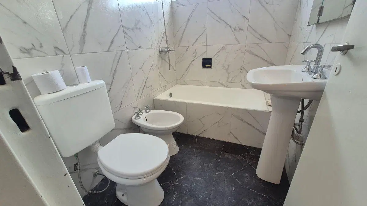 Depto de 3 ambientes de 64m2 muy luminoso al frente con cocina con comedor diario 8