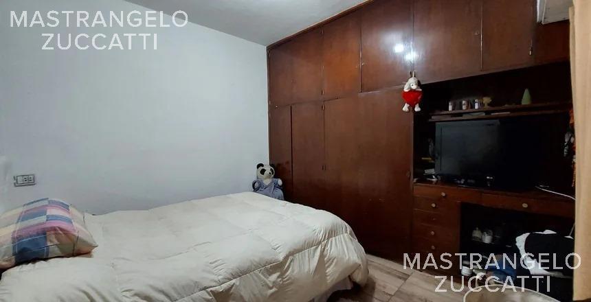 Amplio PH de 4 Ambientes Acceso por Pasillo 3