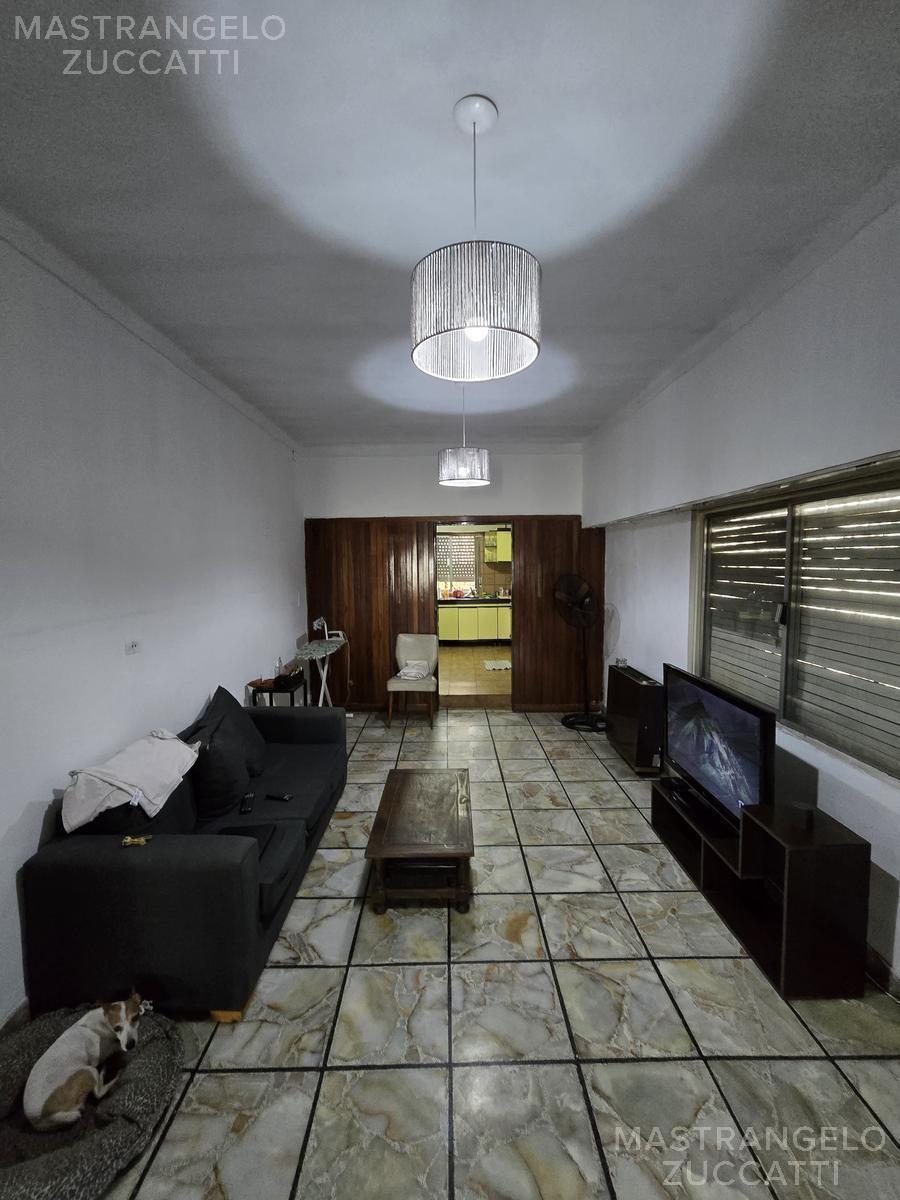 Amplio PH de 4 Ambientes Acceso por Pasillo 2